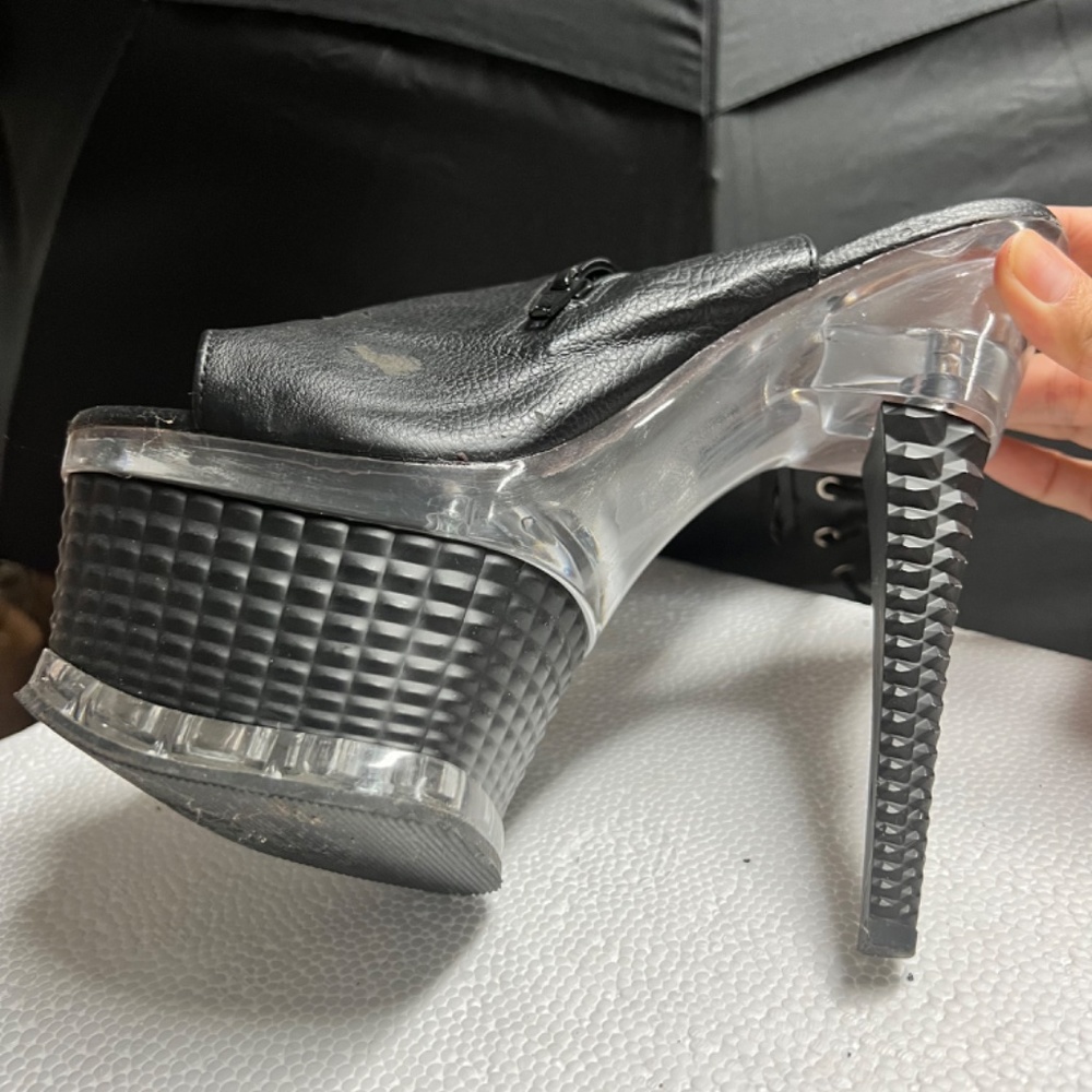 Boots - Picture 4 of 4